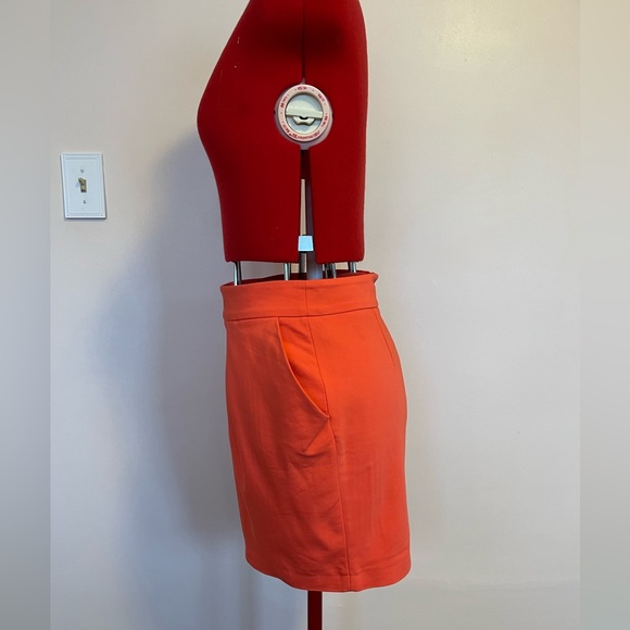 Short skirt with pockets, hot pink, front pleats - Picture 3 of 6